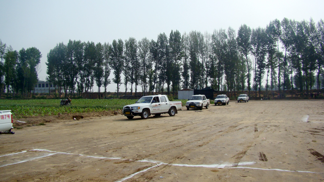 ���ְ���{У