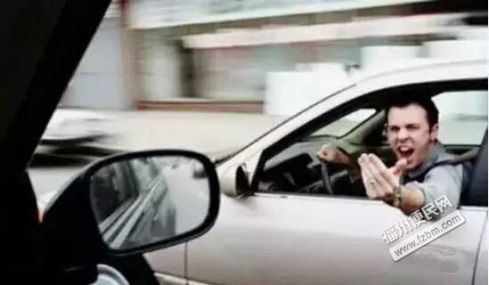 最容易出車禍的幾種開車方式!榆林車主要注意了! 最容易出車禍的幾種開車方式!榆林車主要注意了!